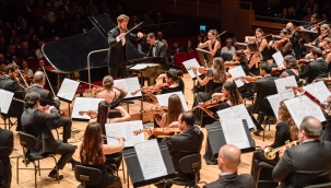 İzmir Oda Orkestrası yeni sezona kapalı gişe başladı