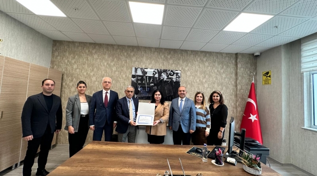 Aliağa 100. Yıl Ortaokulu'na "Beslenme Dostu ve Fiziksel Aktiviteyi Destekleyen İş Yeri" Belgesi