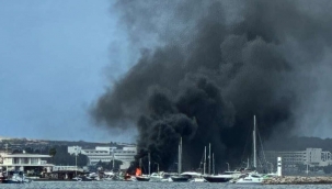 Çeşme'de korku dolu anlar: Tekneler alevlere teslim oldu