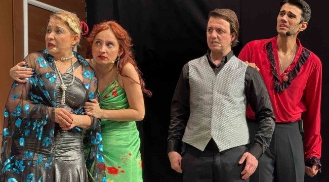 Efsane müzikal 'Hisseli Harikalar Kumpanyası'na İzmir'de yoğun ilgi