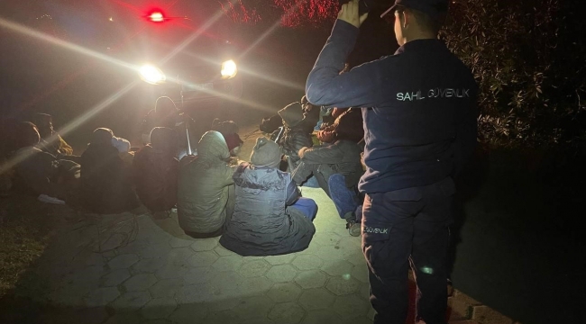 İzmir açıklarında 18 düzensiz göçmen yakalandı, 25 göçmen kurtarıldı