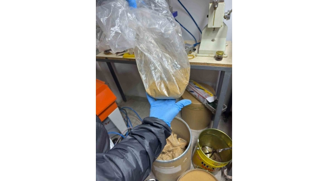 İzmir'de 15 milyon liralık kaçakçılık operasyonu: 7 tutuklama