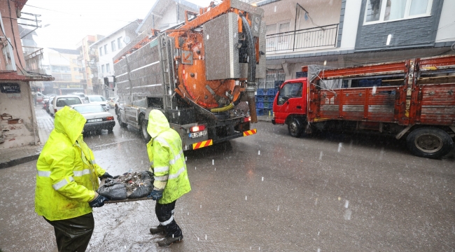 İzmir'de yağış seferberliği: 750 personel, 210 araç ve 24 saat nöbet sistemi
