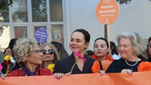 İzmirli kadınlardan 'turuncu' yürüyüş