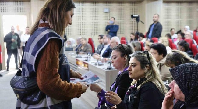 Menemen, kadına şiddete karşı tek ses oldu