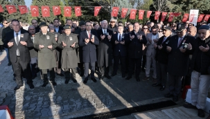Başkan Pehlivan: Menemen, Şehit Kubilay ve silah arkadaşlarını bağrına bastı