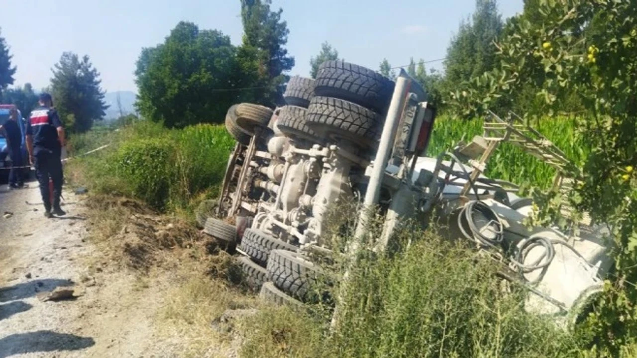 Devrilen beton mikserinin sürücüsü yaşamını yitirdi