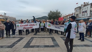 Emekliler Foça Meydanından Haykırdı:"Yoksulluğa Ve Açlığa Mahkum Olmayacağız"