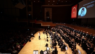 İzmir Büyükşehir Belediyesi Korosu "Sonbahar Şarkıları"yla yüreklere dokundu