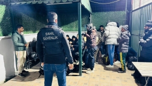 İzmir'de 20 düzensiz göçmen ve 1 göçmen kaçakçısı yakalandı