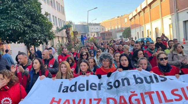 İzmir'de belediye işçileri yarım gün iş bırakma eyleminde