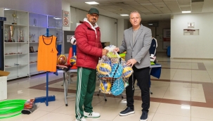 İzmir'de spor okul sıralarına taşınıyor