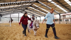 Aliapark Atla Terapi ve Hipoterapi Merkezi Yeni Yüzüyle Hizmete Açıldı