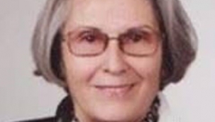 Dikilide 'de evlerinde ölü bulunan anne ve kızı son yolculuğuna uğurlandı