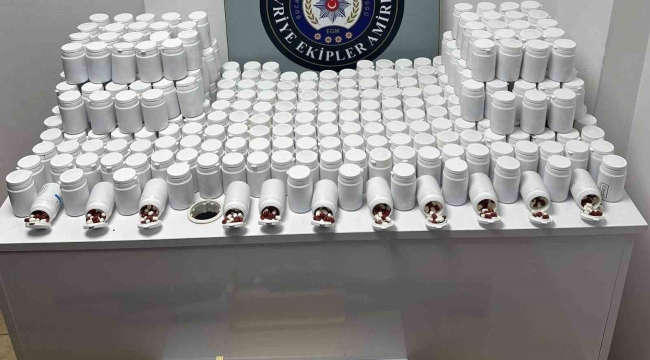 İzmir'de durdurulan araçtan binlerce uyuşturucu hap çıktı