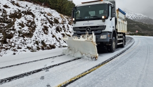 İzmir'in 6 ilçesinde karla mücadele