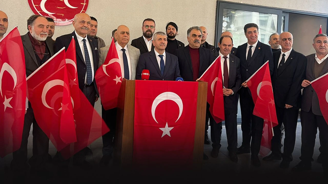 MHP İzmir İl Başkanı Şahin'den Türk bayrağına yönelik saldırıya tepki