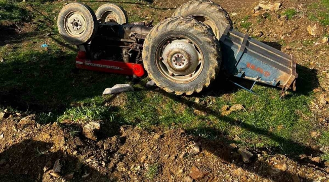 Şarampole devrilen traktör sürücüsü hayatını kaybetti