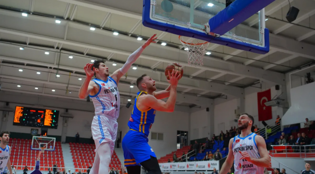 Aliağa Petkimspor, Peristeri'ye 87-85 mağlup oldu; çeyrek finale grup ikincisi olarak yükseldi