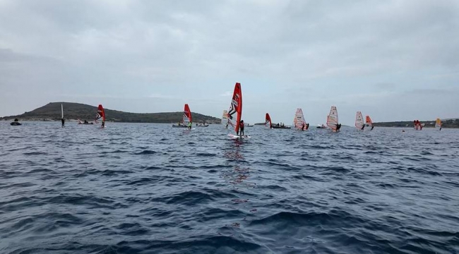 Foça Rüzgarında Yarışlar Bitmiyor