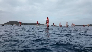 Foça Rüzgarında Yarışlar Bitmiyor