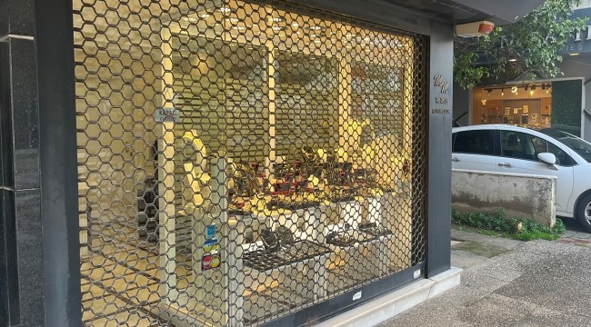 İzmir'de kuyumcuya silahlı soygun girişimi