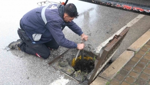 İzmir'de sağanak yağış: Büyükşehir ekipleri seferber oldu