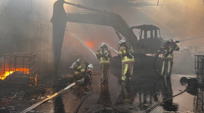 Torbalı'daki fabrika yangını kontrol altına alındı