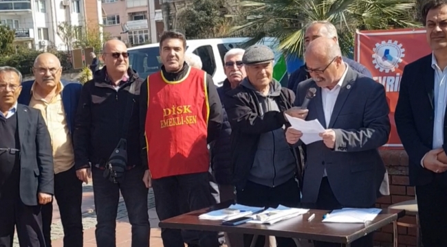 Aliağa'da Emeklilerden İmza Kampanyası: Dilekçeler TBMM'ye Gönderilecek