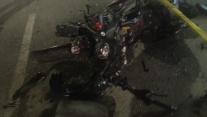 Aliağa'da motosiklet ile otomobil çarpıştı: 1 ölü, 2 yaralı