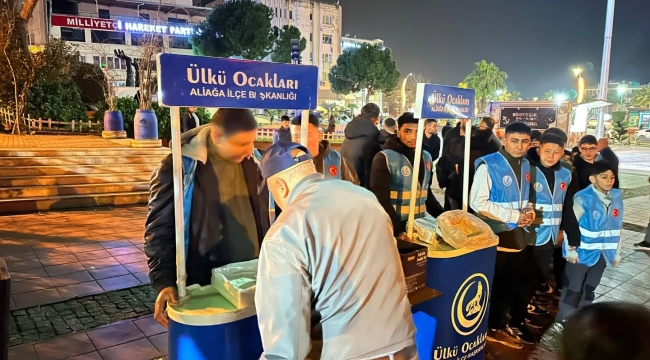 Aliağa Ülkü Ocakları'ndan Kadir Gecesi'nde Lokum İkramı