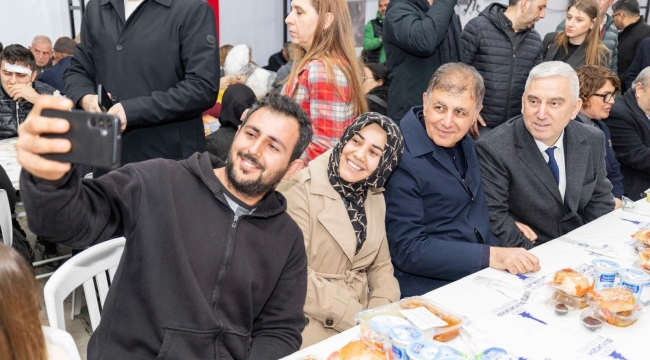 Bergama'nın iftar sofrası Tıp Bayramı'nda doktor başkanları buluşturdu