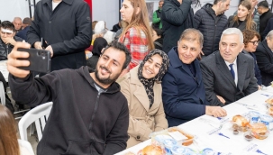 Bergama'nın iftar sofrası Tıp Bayramı'nda doktor başkanları buluşturdu