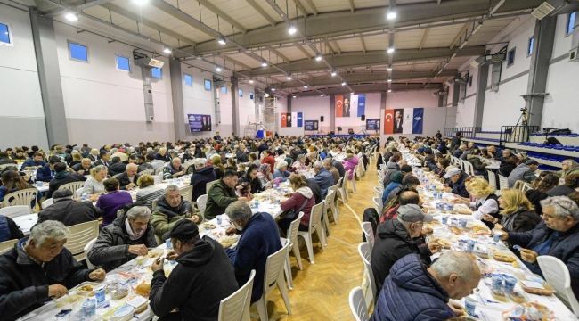 Büyükşehir'in iftar sofrası bu kez Foça'da kuruldu
