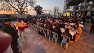 Dikili Cumhuriyet Meydanı'nda binler aynı sofrada