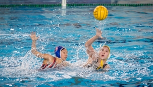 Göztepe'nin Avrupa zaferine Başkan Tugay da eşlik etti