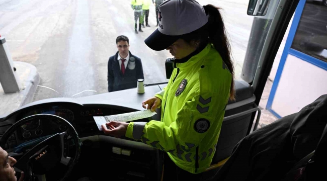 İzmir'de polis ekiplerinden bayram mesaisi