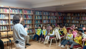 Aliağa'da Öğrenciler Tarihi Binada Kitapla Buluştu