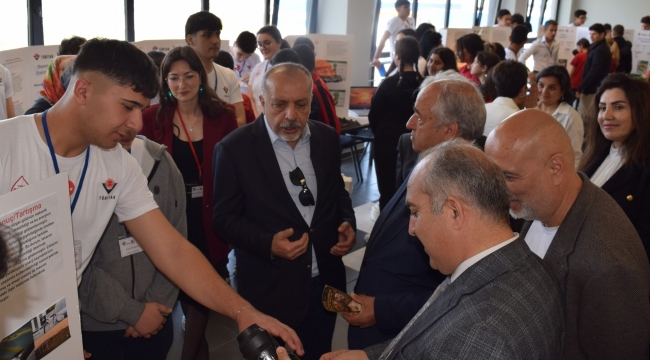 Aliağa'da TÜBİTAK 4006 Bilim Fuarı Açıldı