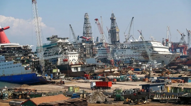 Aliağa Gemi Söküm Tesislerinde İş Kazası: 1 Ölü