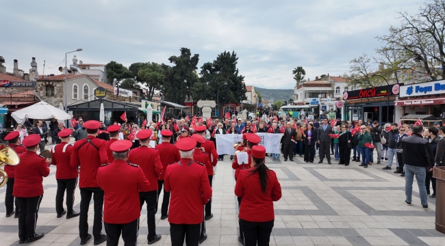 Atatürk'ün Foçaya Gelişinin 92.Yılı Yürüyüş Ve Törenle Kutlandı