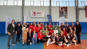 EVİNİN SULTANLARI FOÇADA FİLEYE UZANDI