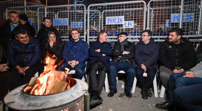 Meslek Fabrikası önünde gece nöbeti