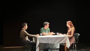 Üniversiteliler tiyatroda buluştu