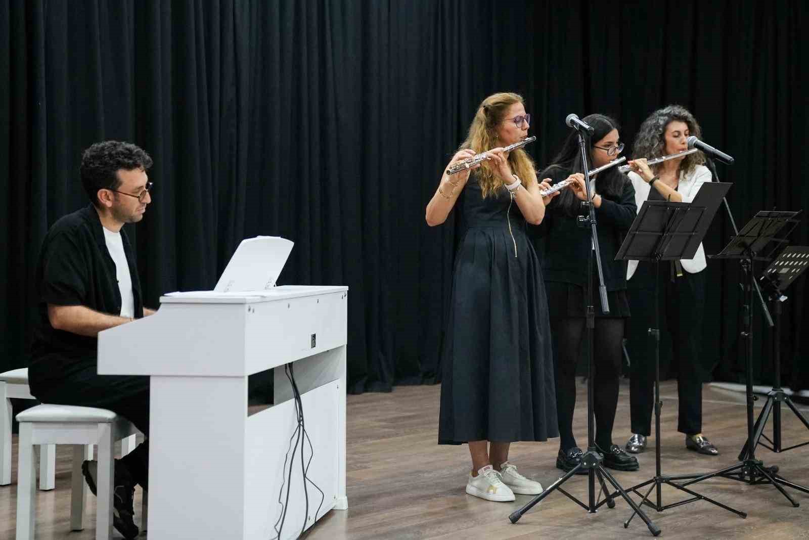 ASEV'den yıl sonu dinletileri ve doğaçlama oyun