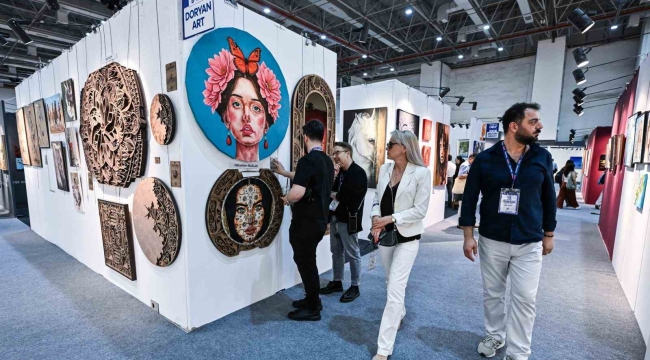 İzmir'de sanat buluşması başladı: 120 galeri, bin 600 sanatçı aynı çatı altında