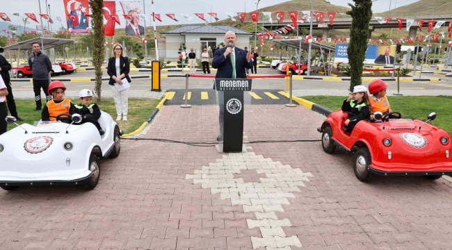 Menemen'de çocuklar için trafik eğitim parkuru açıldı