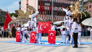 Pehlivan'dan 19 Mayıs mesajı: Gençliğin yanında olmak, geleceğe sahip çıkmaktır