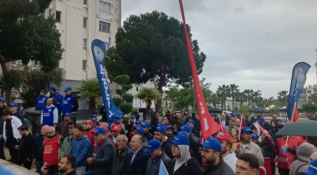 Yağmura Rağmen Aliağa'da 1 Mayıs Coşkusu!
