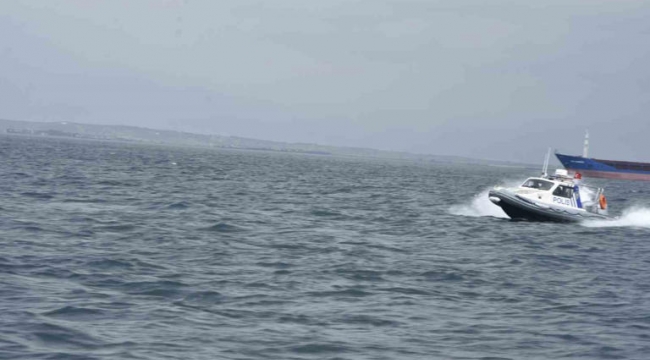 Aliağa'da Denizde Çırpınan Vatandaşın İmdadına Deniz Polisi Yetişti